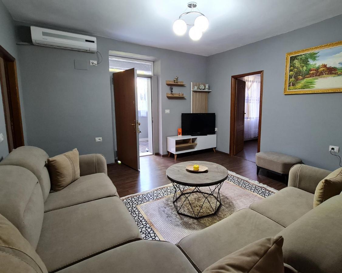 Jon'S Apartment Tirana Zewnętrze zdjęcie